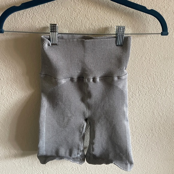 NWOT FP Movement Happiness Runs Bike Shorts Size M/L - Picture 6 of 8